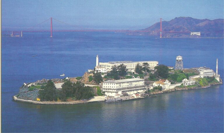 Alcatraz Island Lighthouse 768x457